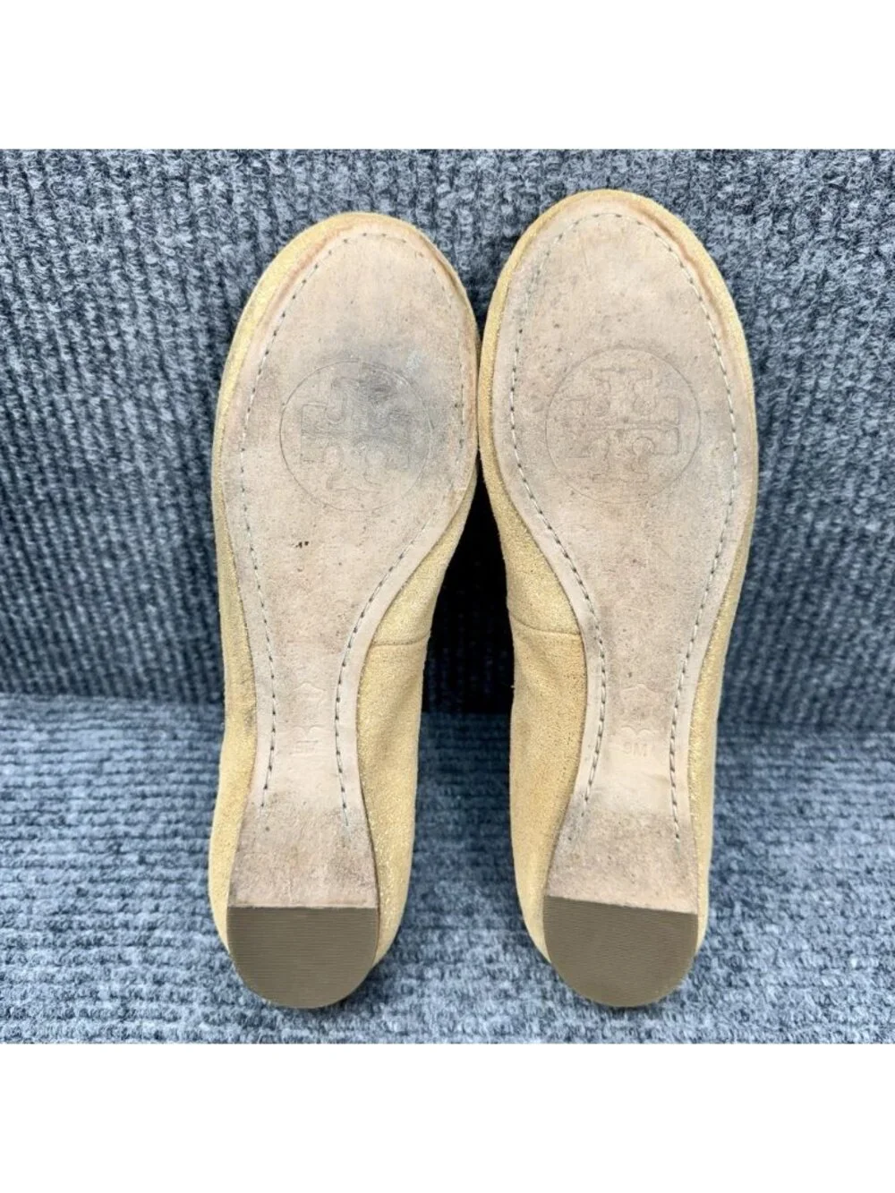 Tory Burch Caroline Nappa Ballet Flats Women’s 9 Camel Tan Gold Logo Metallic
